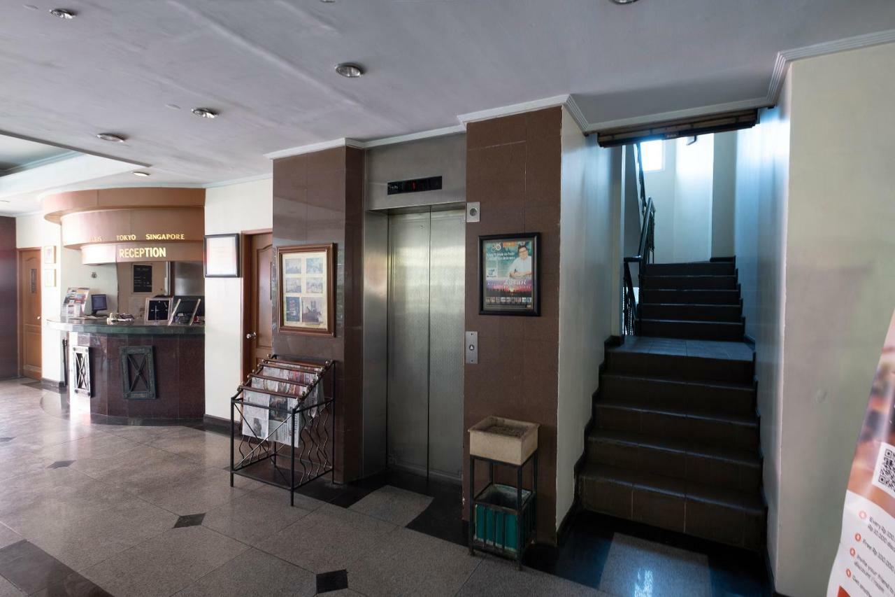 Hotel Oyo 628 Losari Metro Makasar Zewnętrze zdjęcie